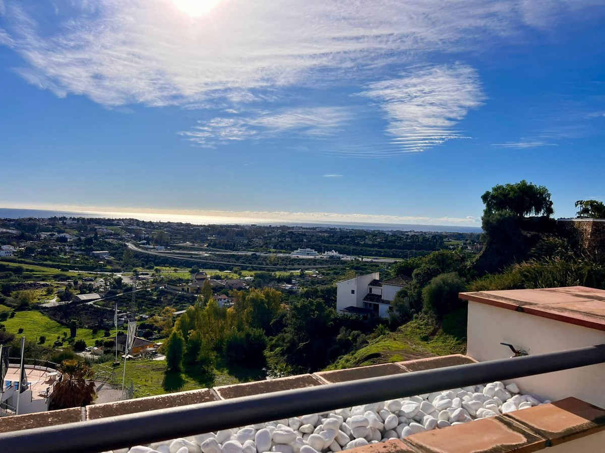 3 Bed Apartment for sale in Benahavís Costa Del Sol, Málaga, Spain