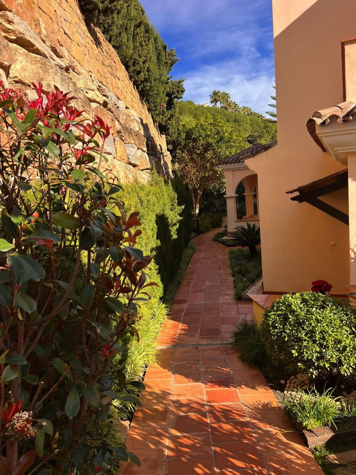 3 Bed Apartment for sale in Benahavís Costa Del Sol, Málaga, Spain