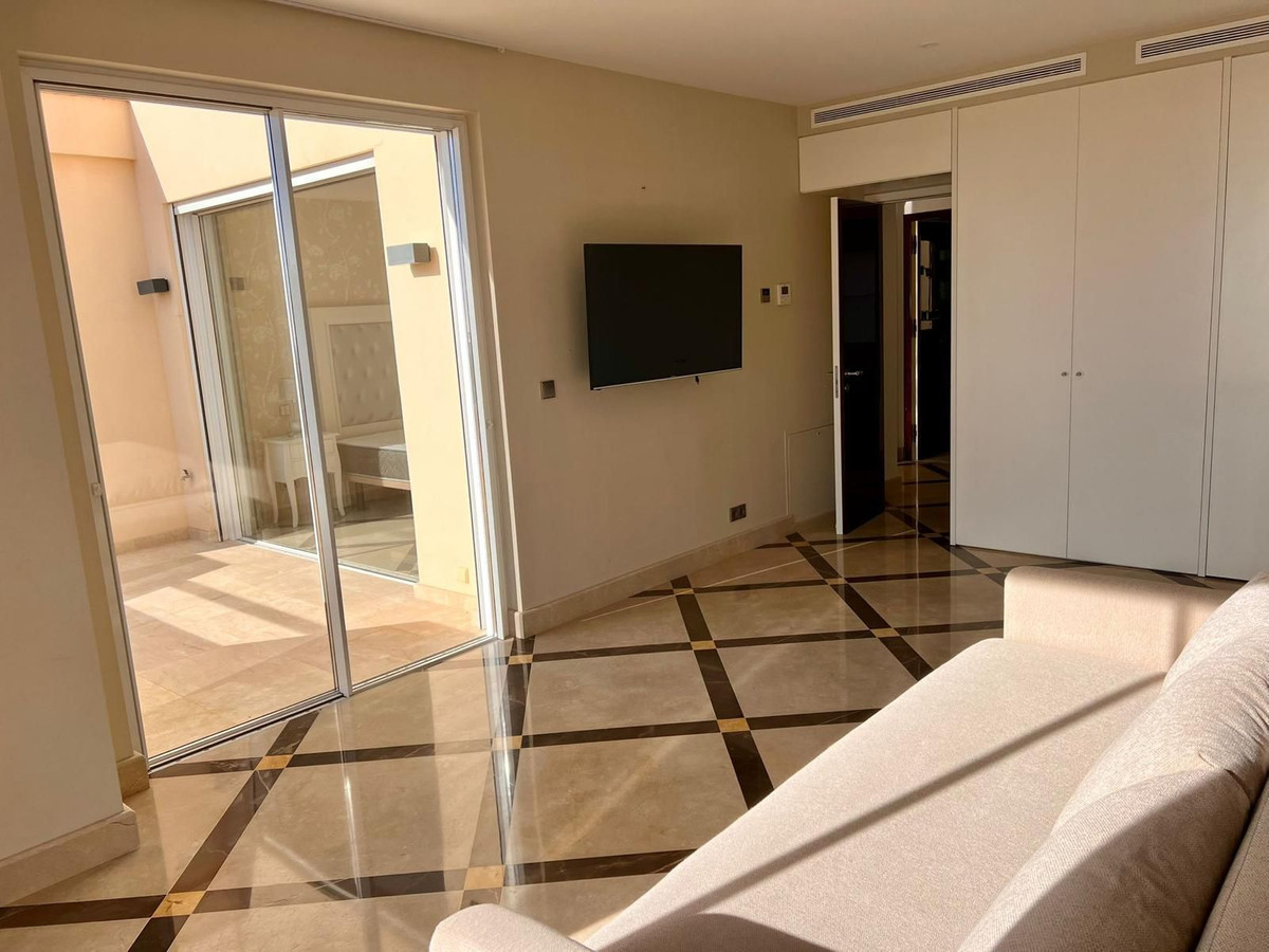 3 Bed Apartment for sale in Benahavís Costa Del Sol, Málaga, Spain
