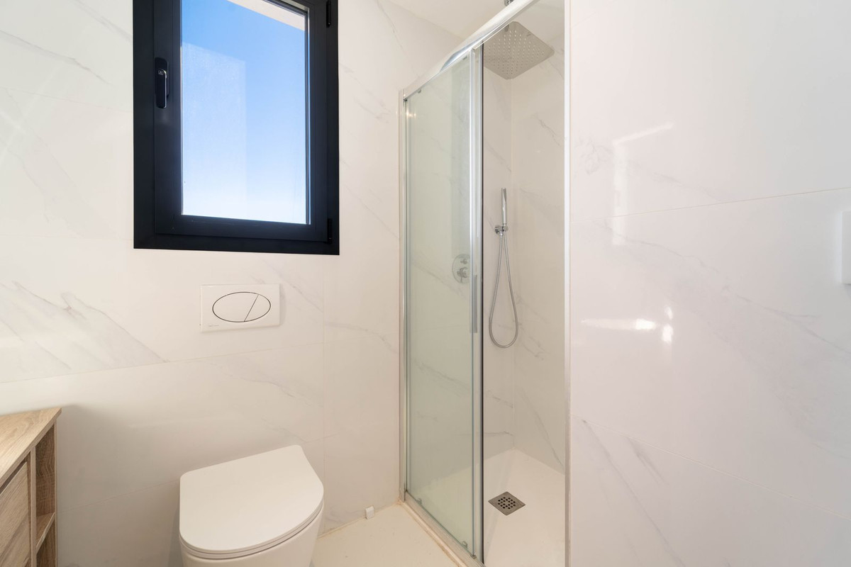 2 Bed Apartment for sale in Fuengirola Costa Del Sol, Málaga, Spain