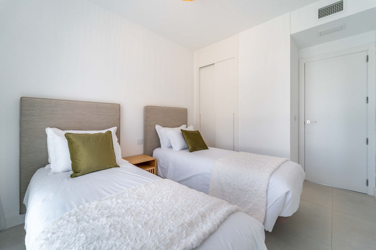 2 Bed Apartment for sale in Fuengirola Costa Del Sol, Málaga, Spain
