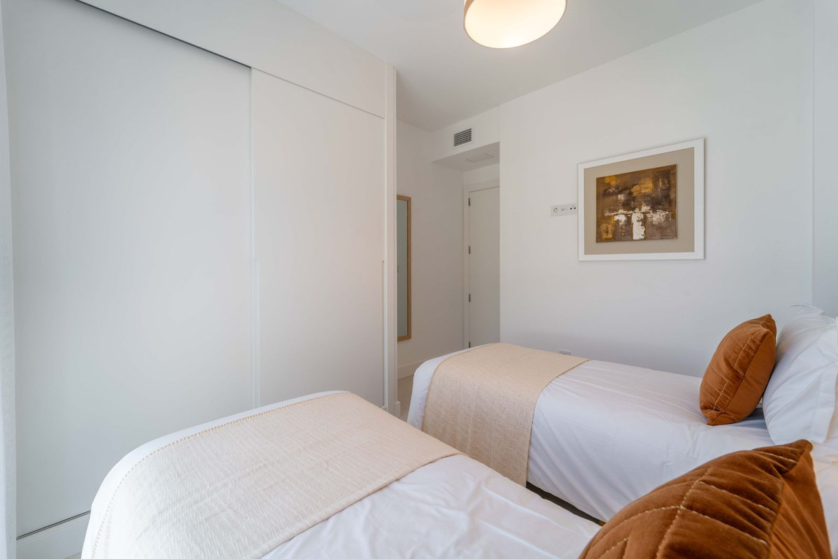 2 Bed Apartment for sale in Fuengirola Costa Del Sol, Málaga, Spain