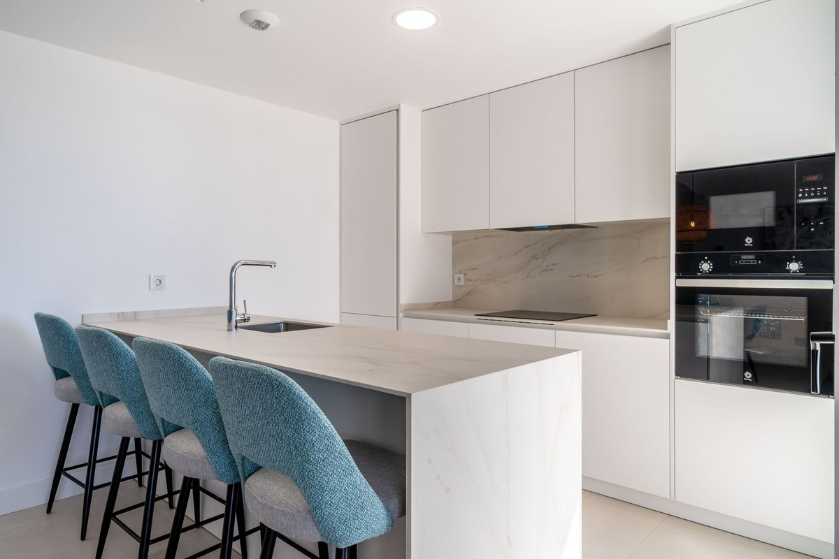 2 Bed Apartment for sale in Fuengirola Costa Del Sol, Málaga, Spain