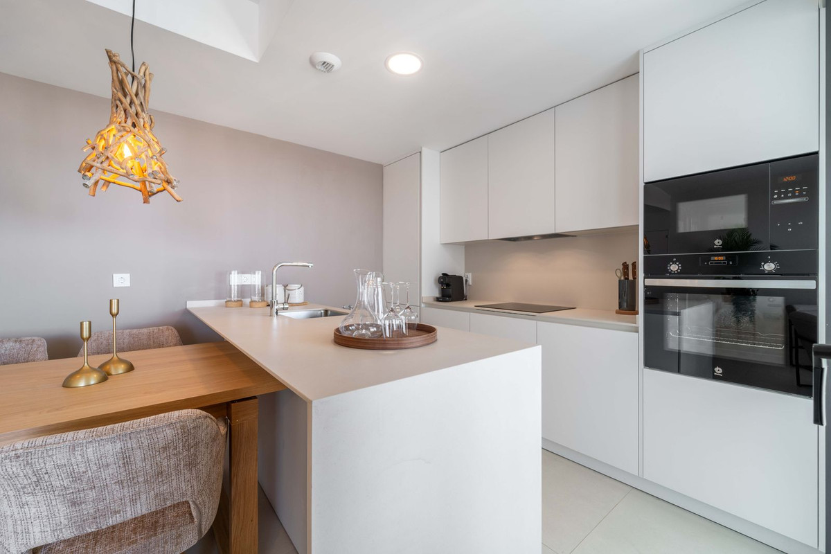 3 Bed Apartment for sale in Fuengirola Costa Del Sol, Málaga, Spain