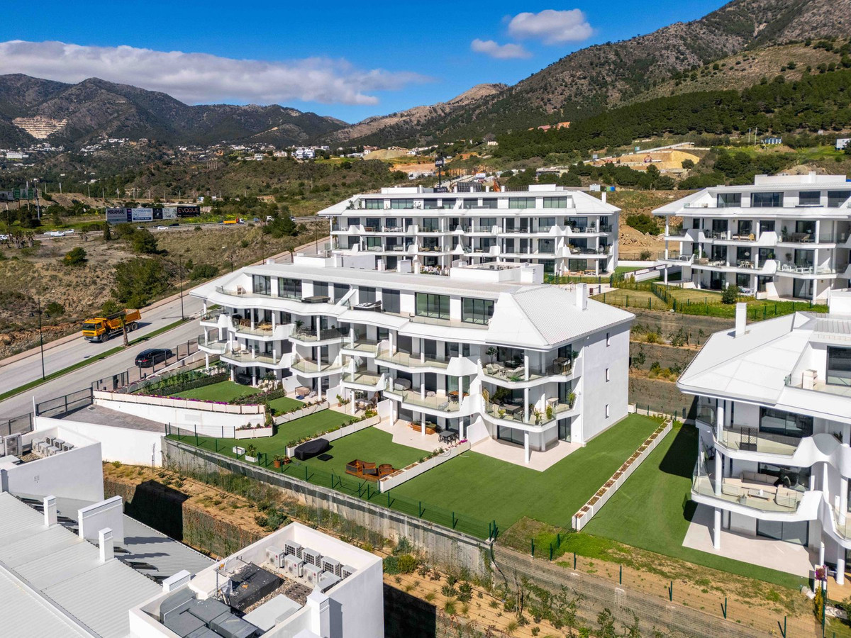 3 Bed Apartment for sale in Fuengirola Costa Del Sol, Málaga, Spain