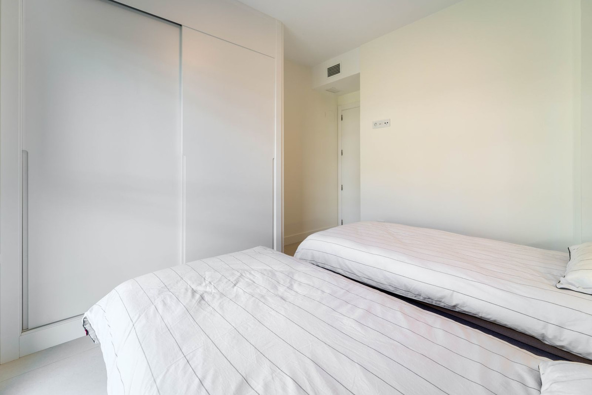 3 Bed Apartment for sale in Fuengirola Costa Del Sol, Málaga, Spain