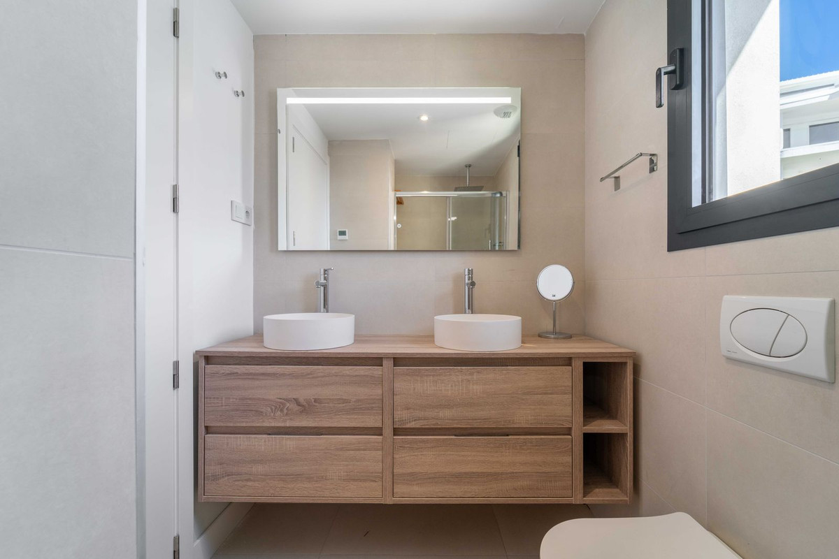 3 Bed Apartment for sale in Fuengirola Costa Del Sol, Málaga, Spain