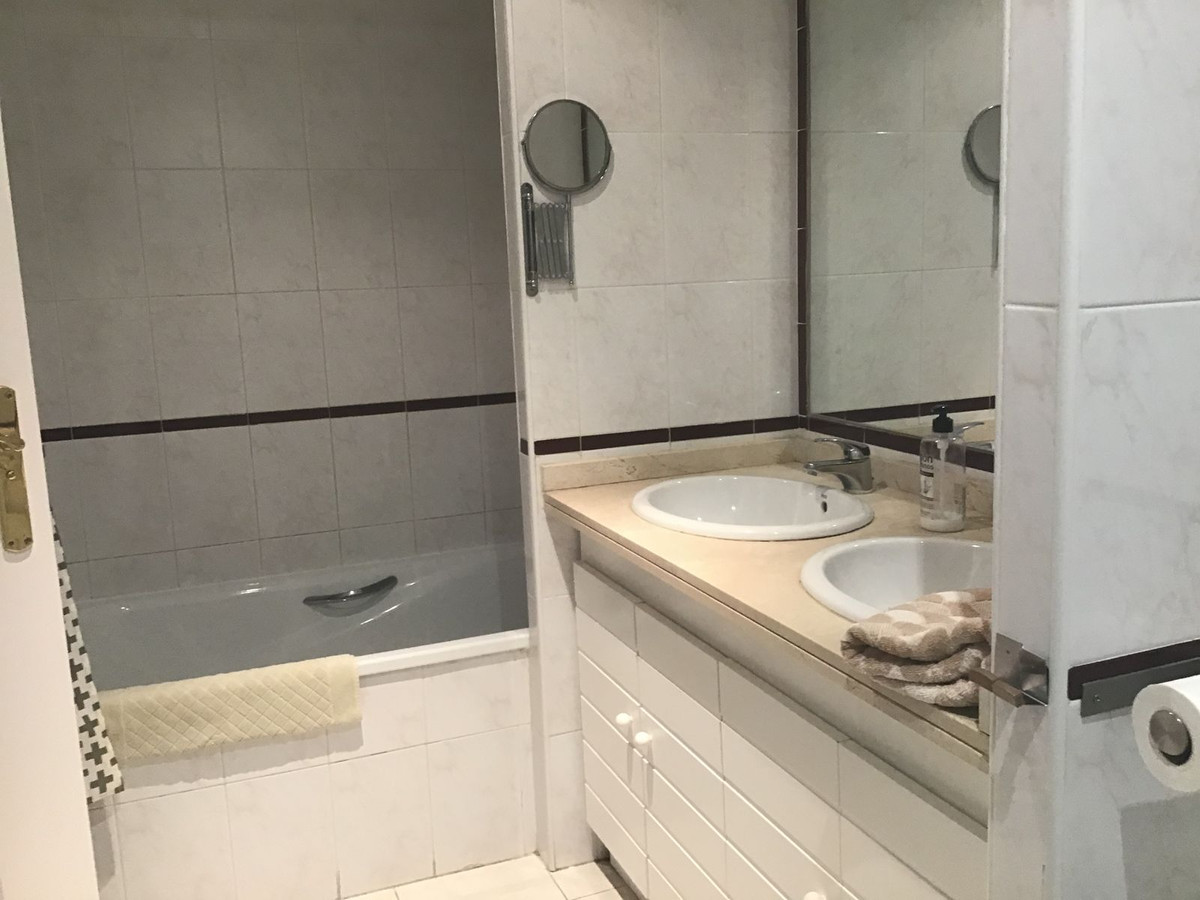 Se vende Apartamento Planta Baja de 3 dormitorios en Costa Del Sol, Málaga, España