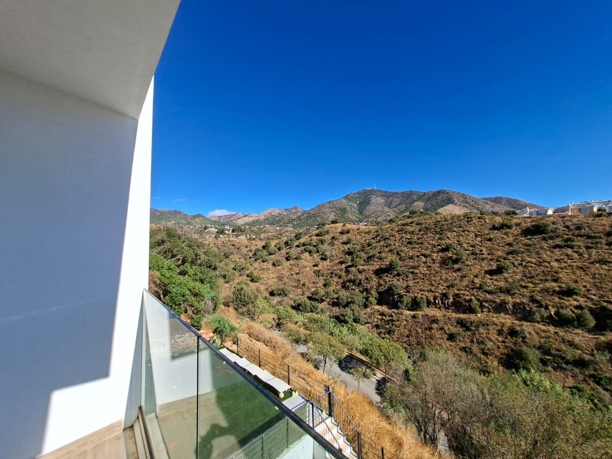 3 Bed Townhouse for sale in Fuengirola Costa Del Sol, Málaga, Spain