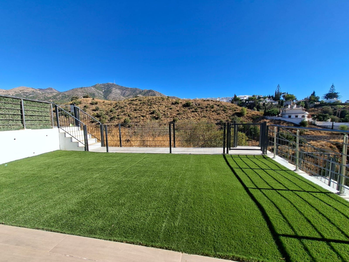 3 Bed Townhouse for sale in Fuengirola Costa Del Sol, Málaga, Spain