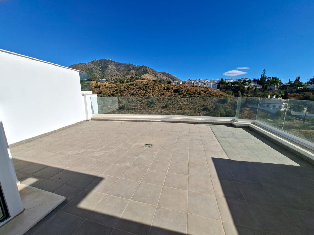 3 Bed Townhouse for sale in Fuengirola Costa Del Sol, Málaga, Spain