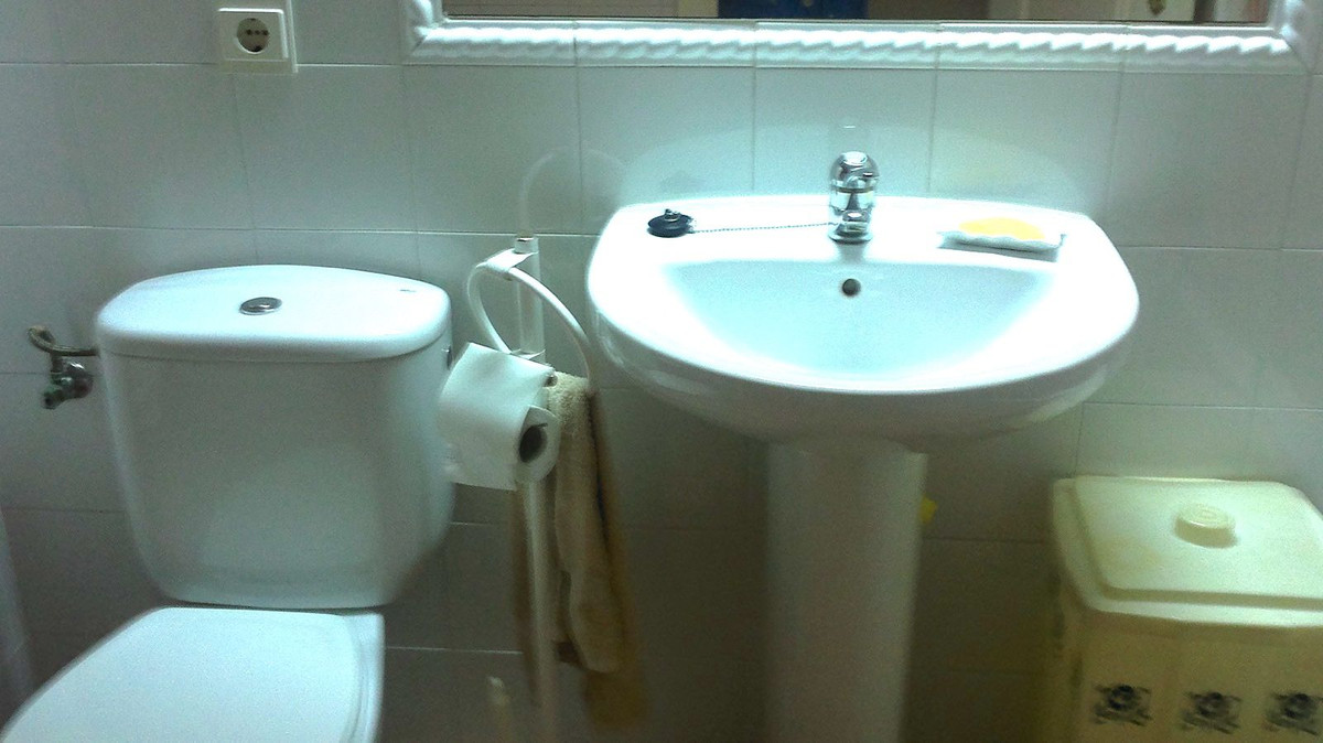 Se vende Apartamento Planta Media de 2 dormitorios en Costa Del Sol, Málaga, España