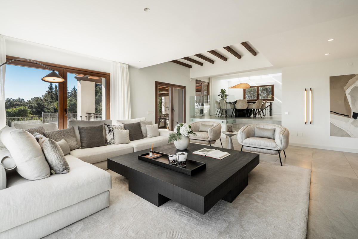 5 Bed Townhouse for sale in Selwo Costa Del Sol, Málaga, Spain