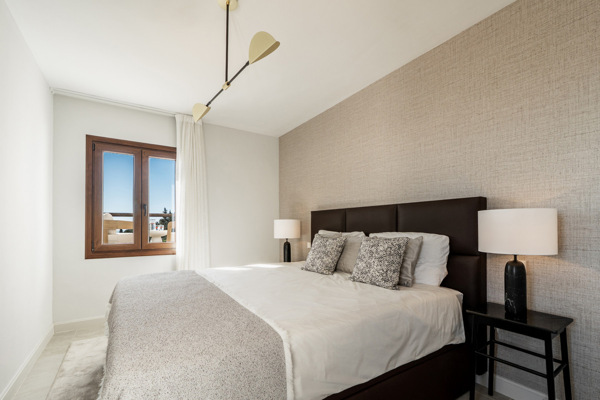 5 Bed Townhouse for sale in Selwo Costa Del Sol, Málaga, Spain