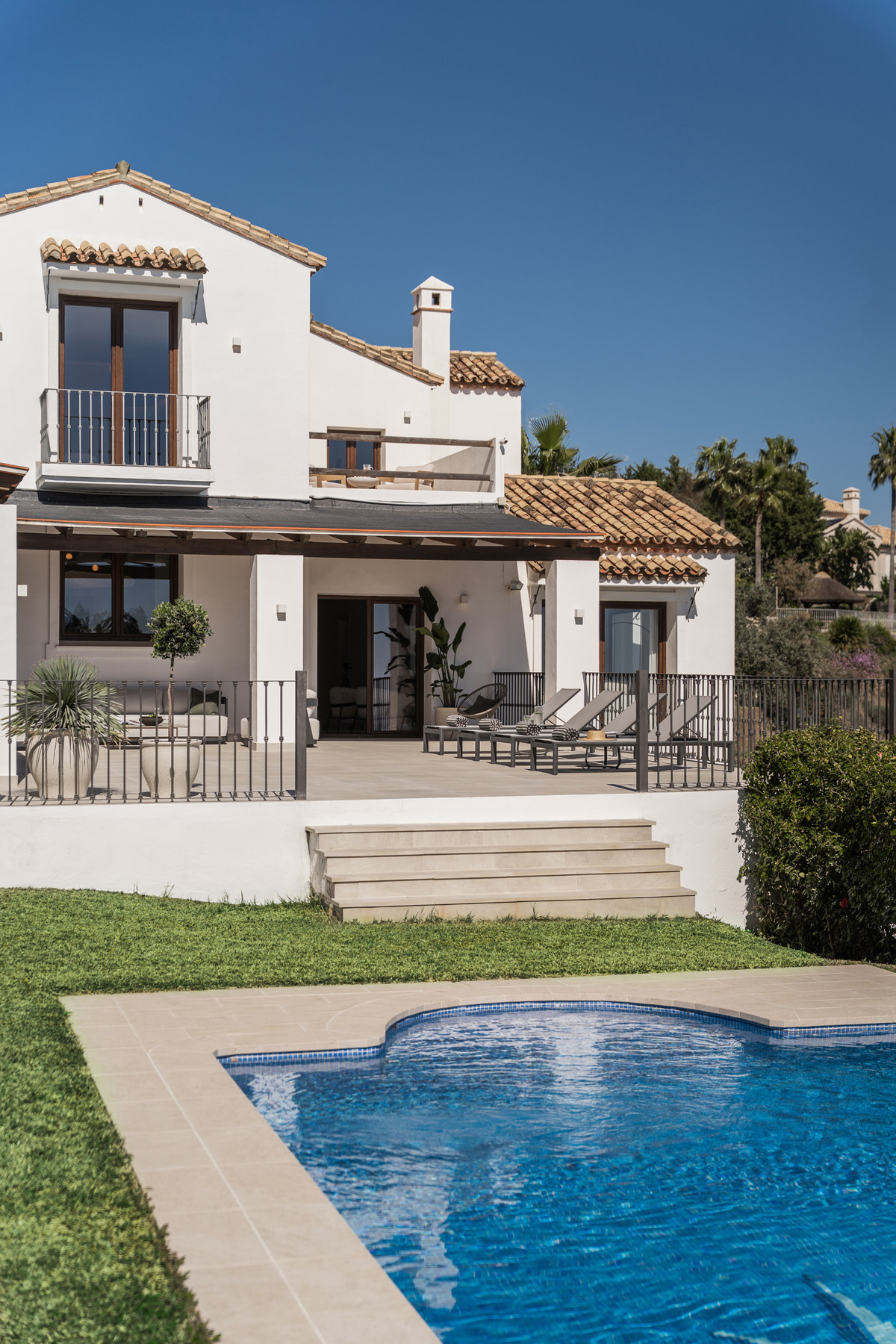 5 Bed Townhouse for sale in Selwo Costa Del Sol, Málaga, Spain
