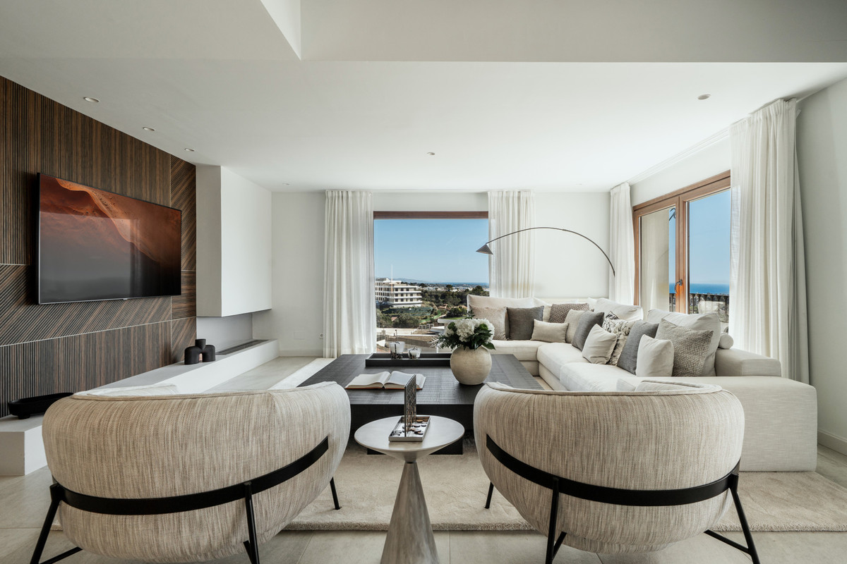 5 Bed Townhouse for sale in Selwo Costa Del Sol, Málaga, Spain