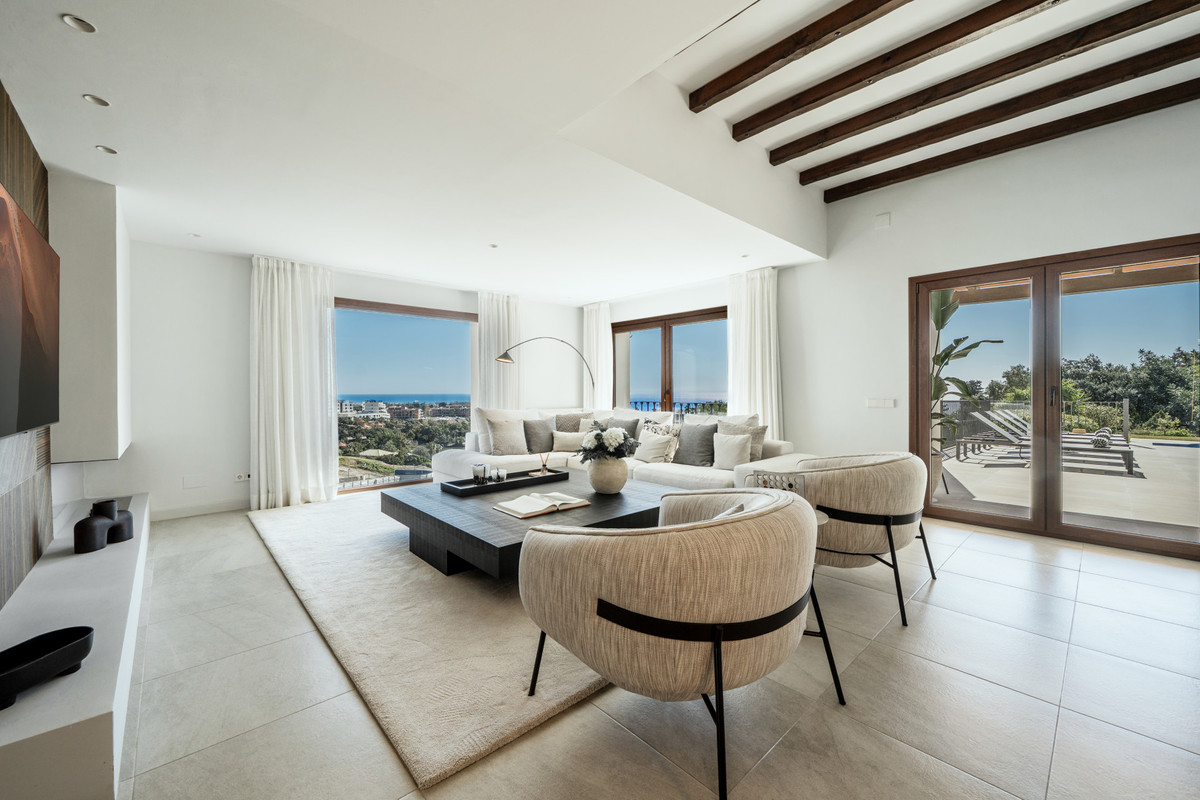 5 Bed Townhouse for sale in Selwo Costa Del Sol, Málaga, Spain