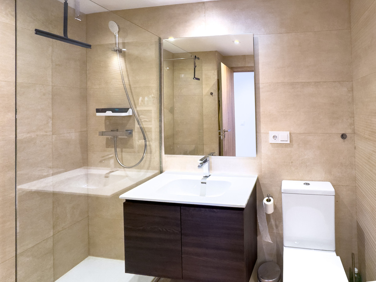 Se vende Apartamento Planta Media de 3 dormitorios en Costa Del Sol, Málaga, España