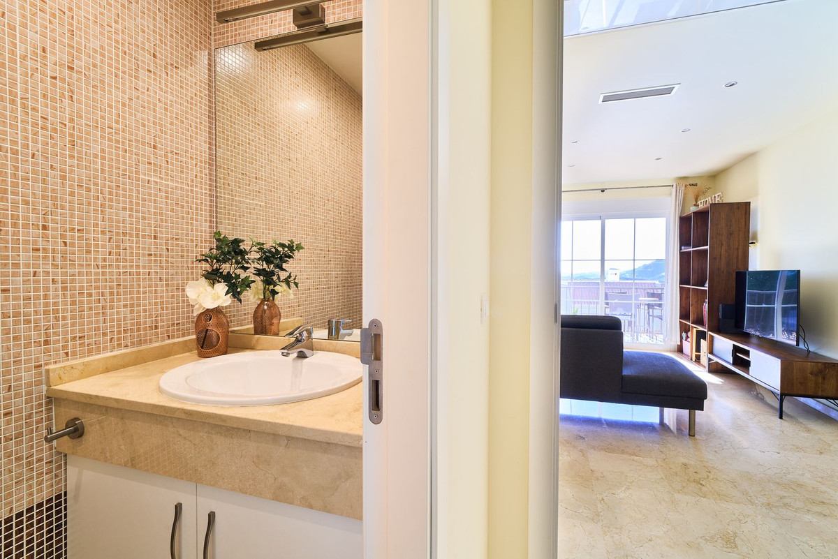 3 Bed Apartment for sale in Istán Costa Del Sol, Málaga, Spain