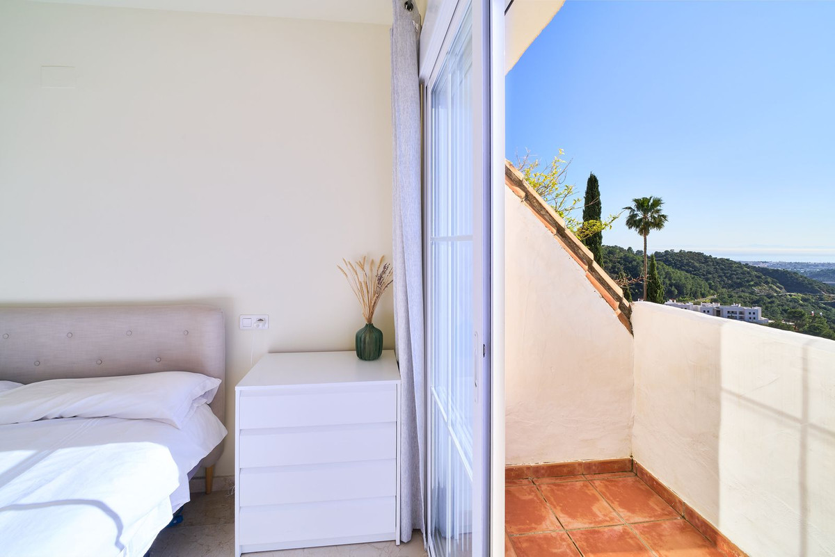 3 Bed Apartment for sale in Istán Costa Del Sol, Málaga, Spain