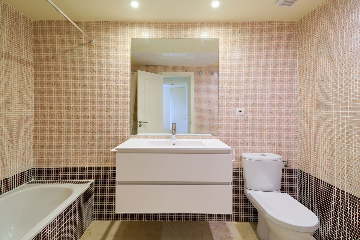 3 Bed Apartment for sale in Istán Costa Del Sol, Málaga, Spain