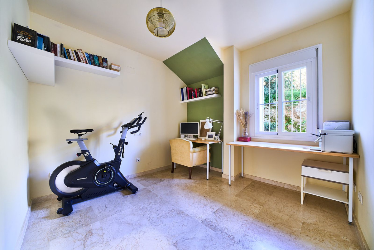 3 Bed Apartment for sale in Istán Costa Del Sol, Málaga, Spain