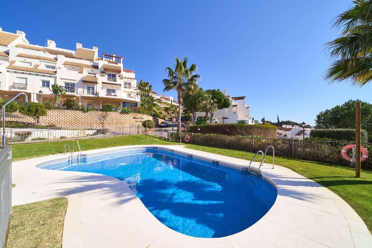 3 Bed Apartment for sale in Istán Costa Del Sol, Málaga, Spain