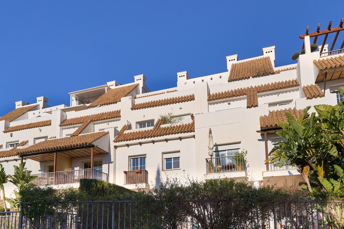 3 Bed Apartment for sale in Istán Costa Del Sol, Málaga, Spain