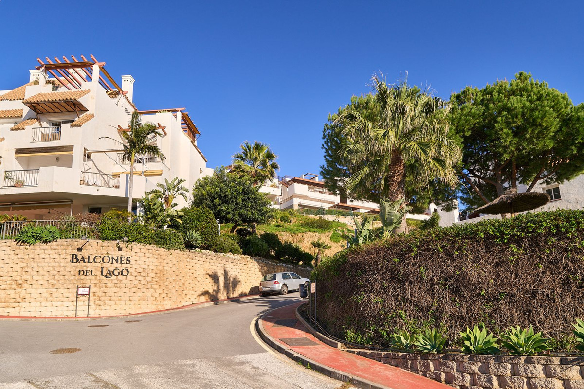 3 Bed Apartment for sale in Istán Costa Del Sol, Málaga, Spain