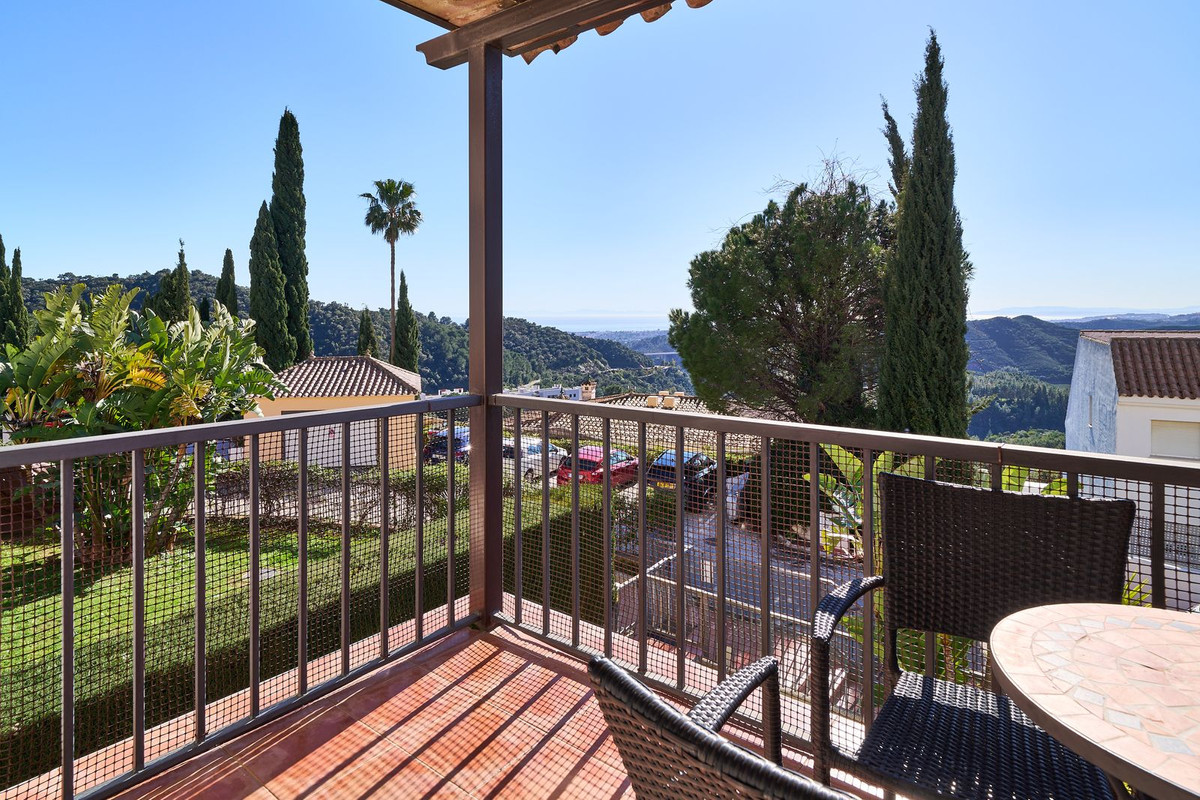 3 Bed Apartment for sale in Istán Costa Del Sol, Málaga, Spain