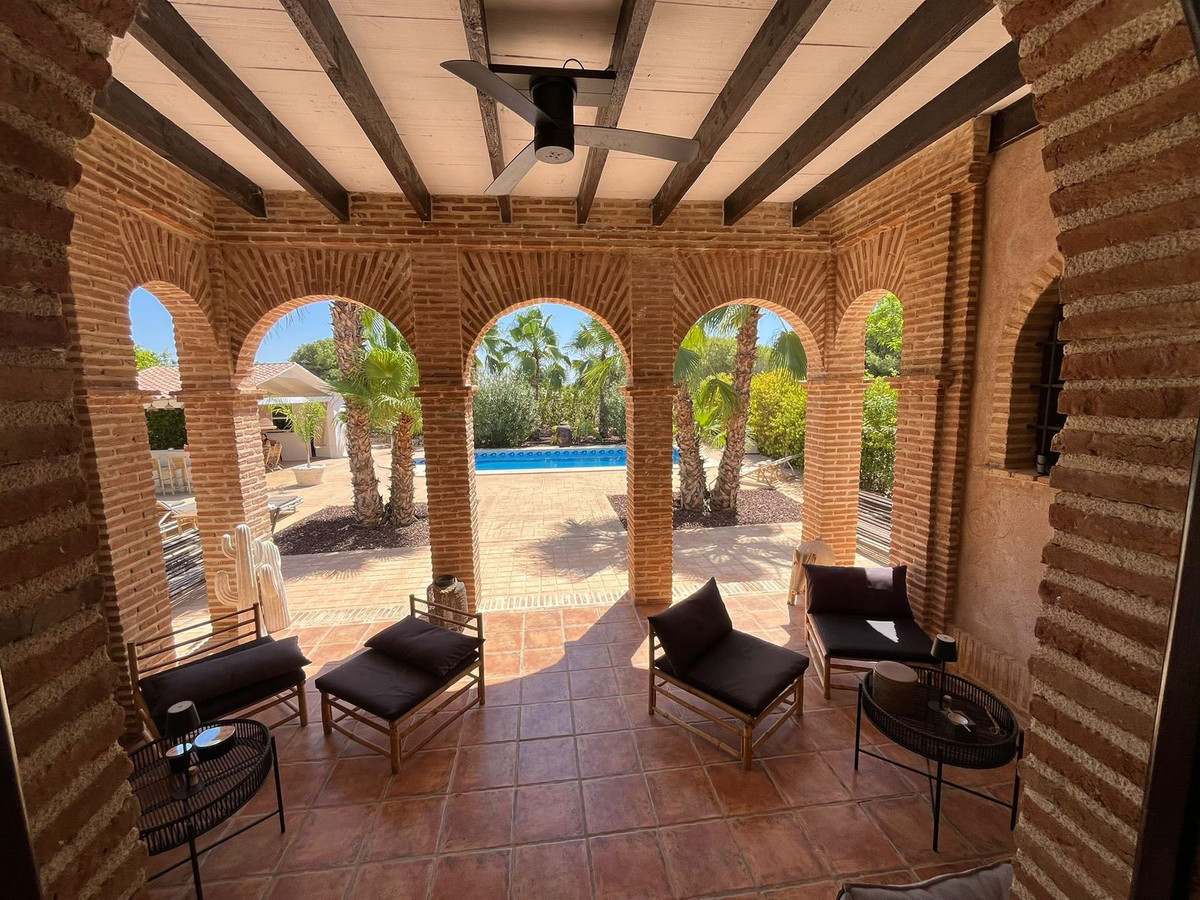 Se vende Villa - Chalet de 6 dormitorios en Costa Blanca, Alicante, España