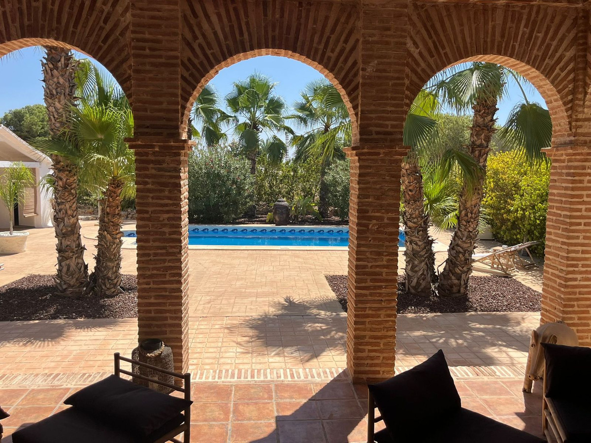 Se vende Villa - Chalet de 6 dormitorios en Costa Blanca, Alicante, España