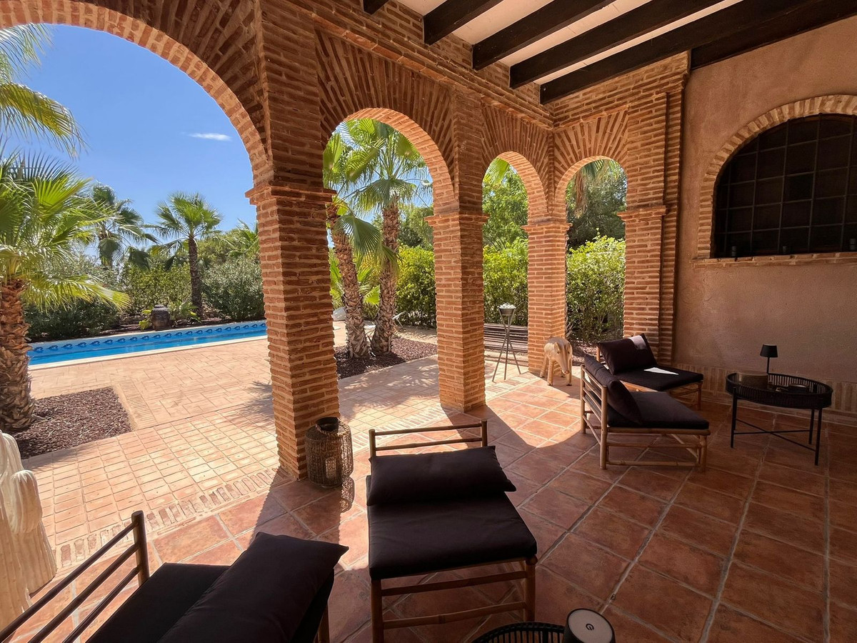 Se vende Villa - Chalet de 6 dormitorios en Costa Blanca, Alicante, España
