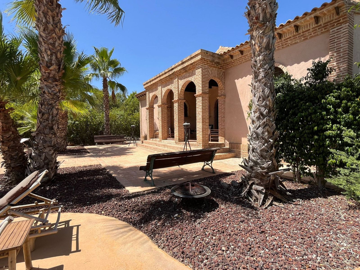Se vende Villa - Chalet de 6 dormitorios en Costa Blanca, Alicante, España