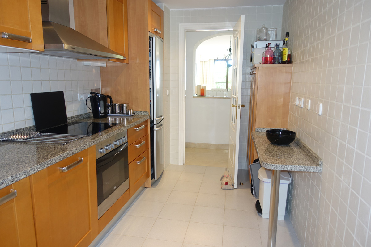 3 Bed Apartment for sale in Benahavís Costa Del Sol, Málaga, Spain