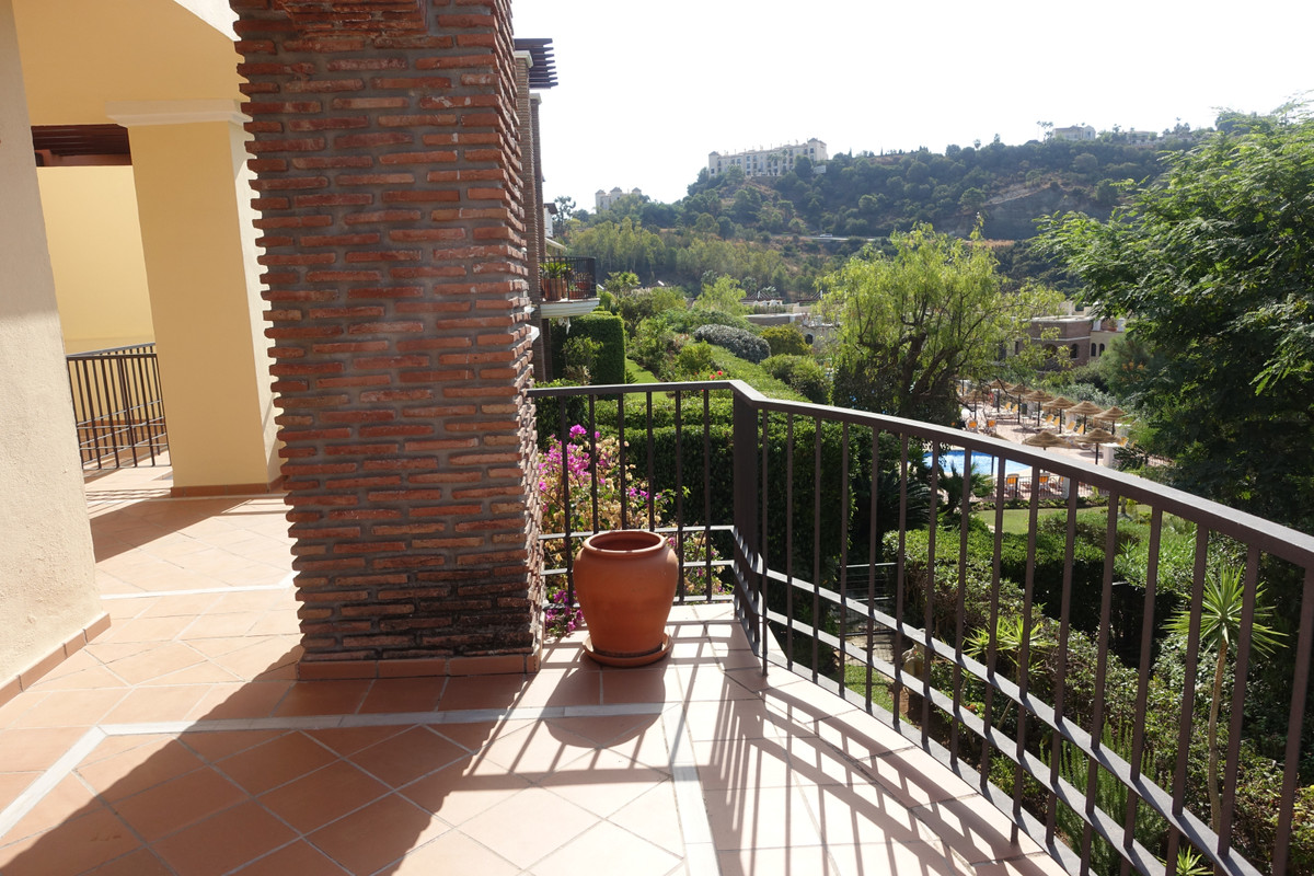 3 Bed Apartment for sale in Benahavís Costa Del Sol, Málaga, Spain
