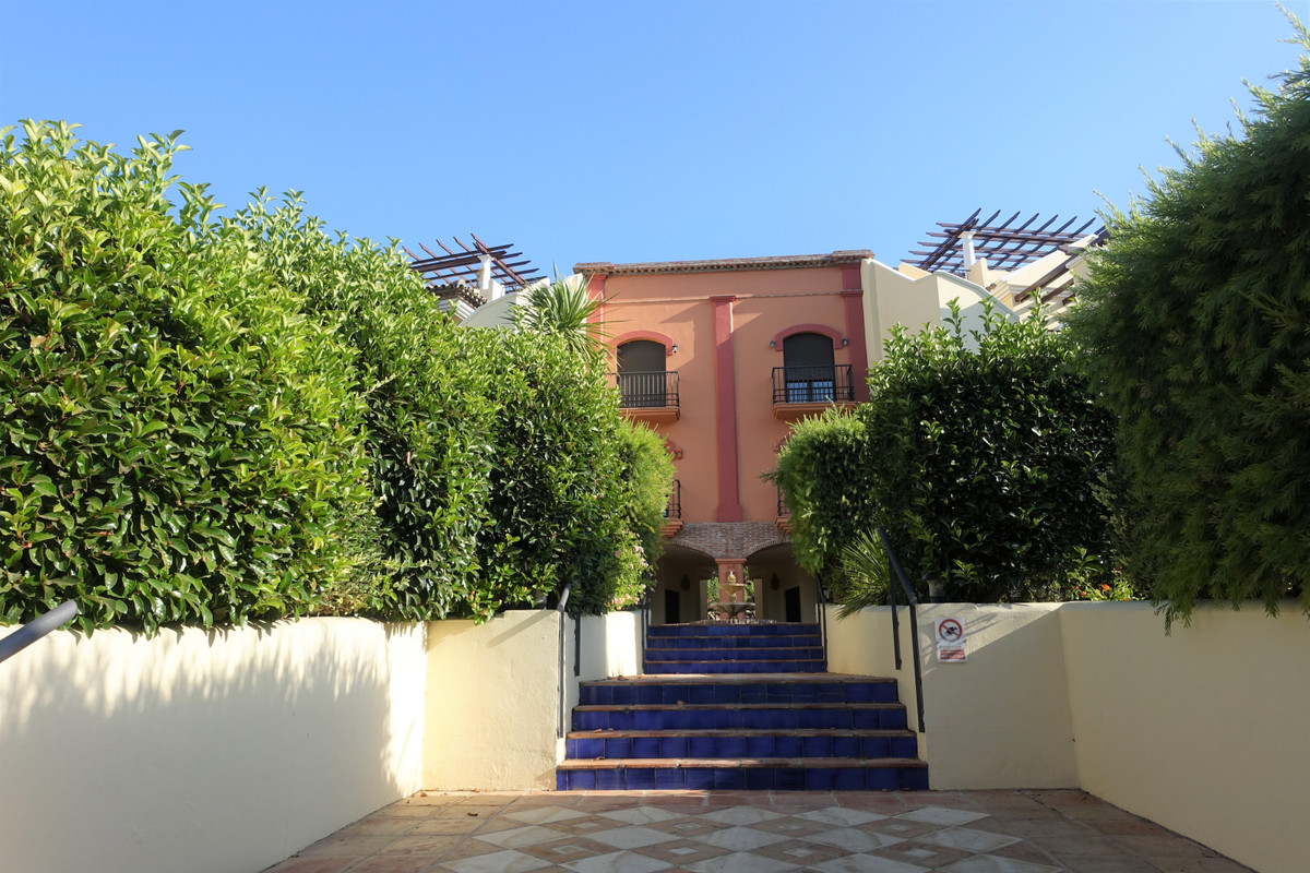 3 Bed Apartment for sale in Benahavís Costa Del Sol, Málaga, Spain