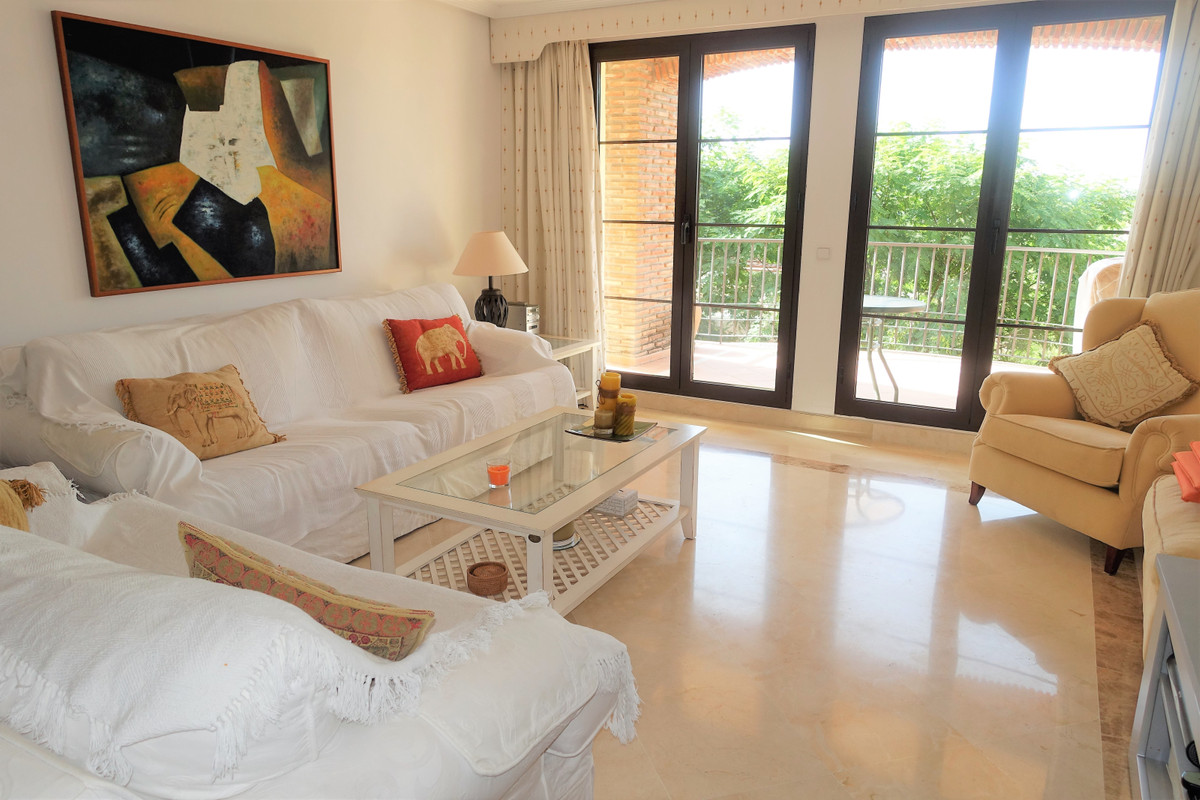 3 Bed Apartment for sale in Benahavís Costa Del Sol, Málaga, Spain
