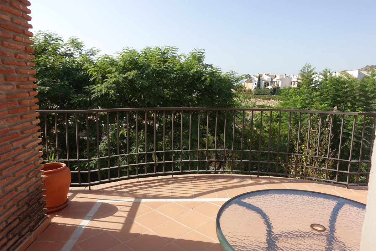 3 Bed Apartment for sale in Benahavís Costa Del Sol, Málaga, Spain