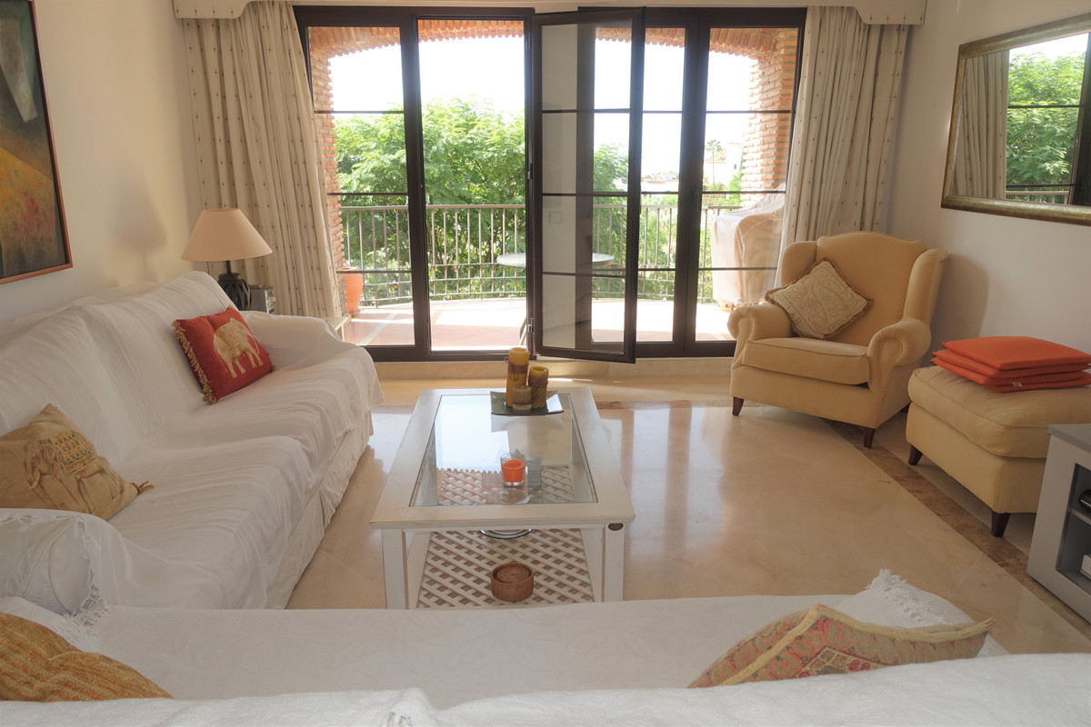 3 Bed Apartment for sale in Benahavís Costa Del Sol, Málaga, Spain