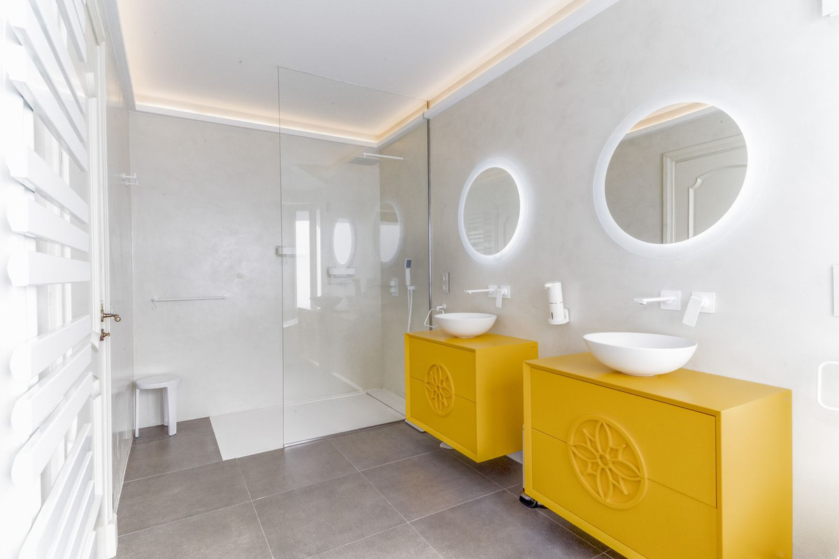 5 Bed Townhouse for sale in Estepona Costa Del Sol, Málaga, Spain