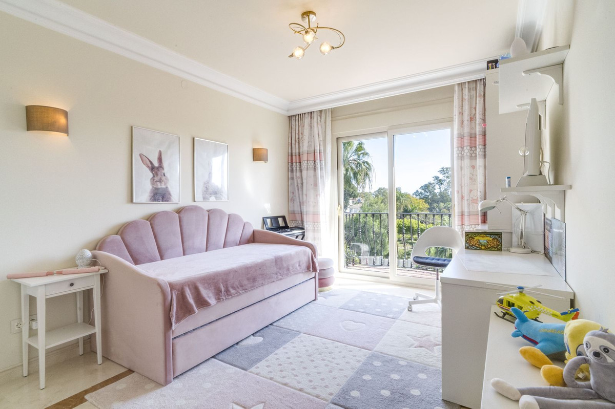 5 Bed Townhouse for sale in Estepona Costa Del Sol, Málaga, Spain