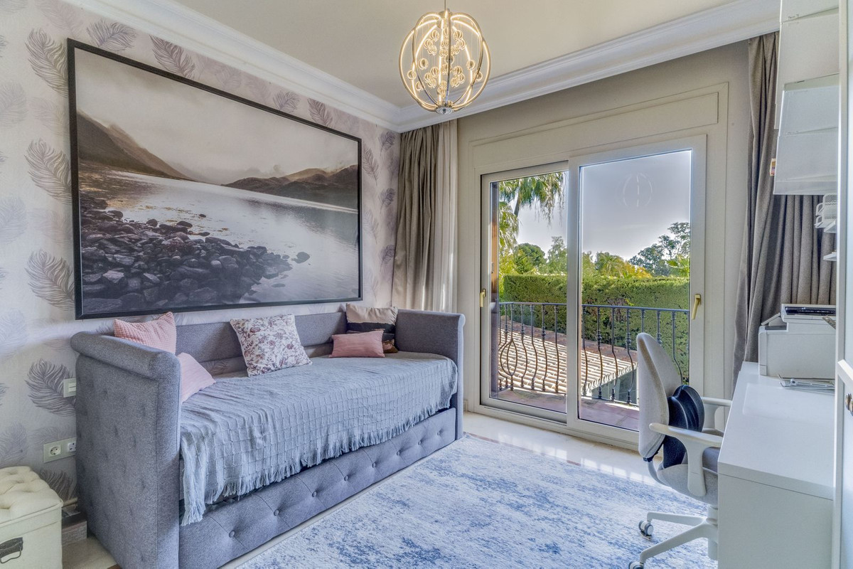 5 Bed Townhouse for sale in Estepona Costa Del Sol, Málaga, Spain