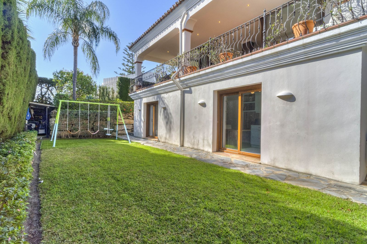 5 Bed Townhouse for sale in Estepona Costa Del Sol, Málaga, Spain