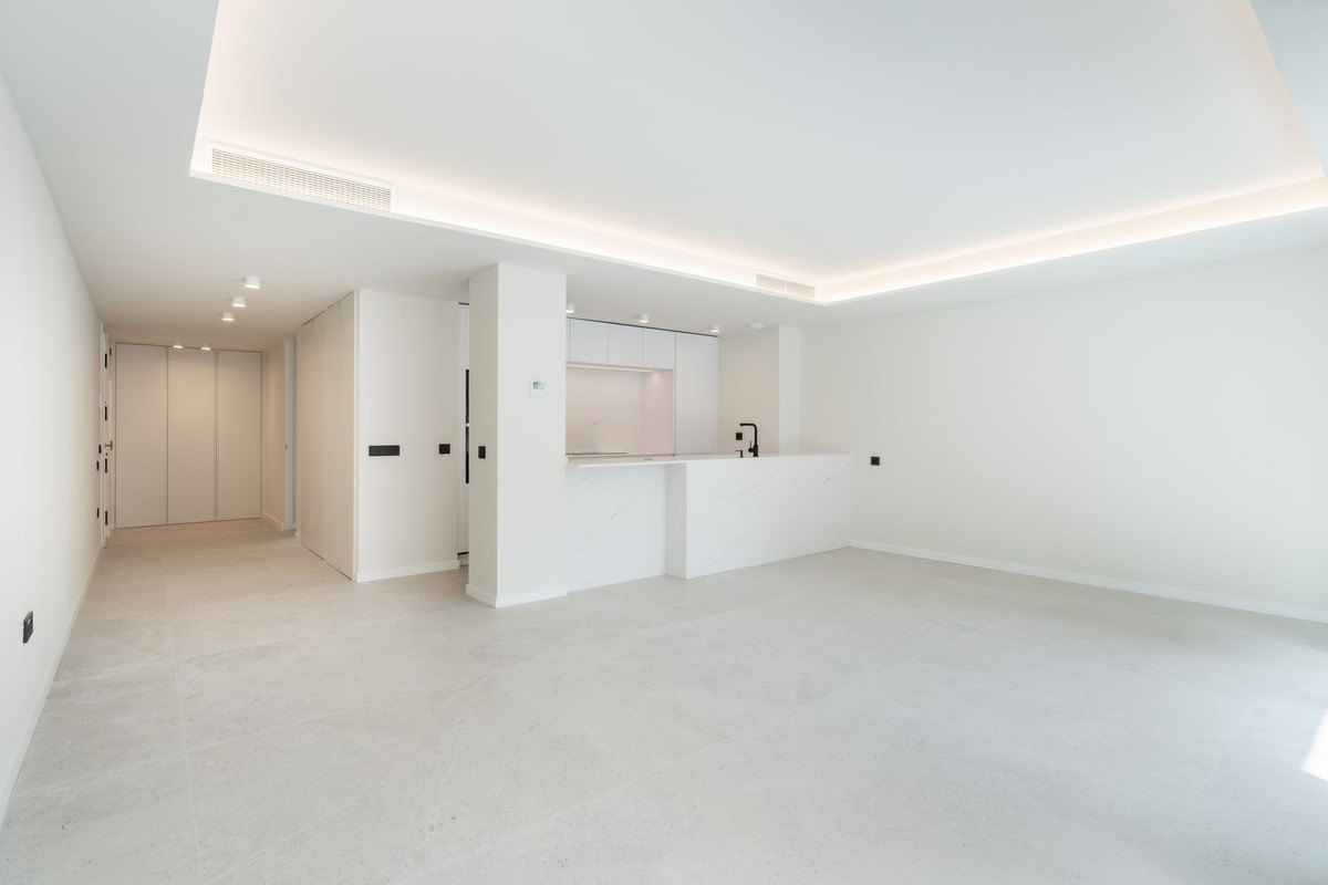 3 Bed Apartment for sale in Marbella Costa Del Sol, Málaga, Spain