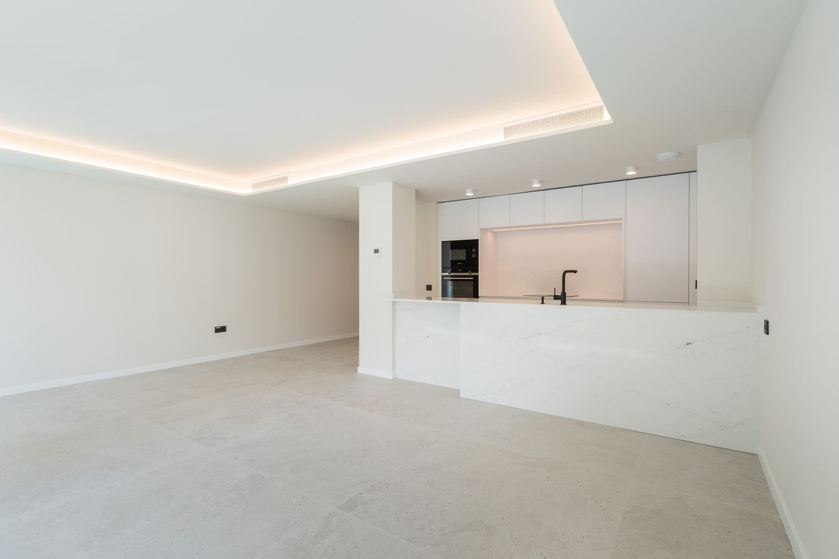 3 Bed Apartment for sale in Marbella Costa Del Sol, Málaga, Spain