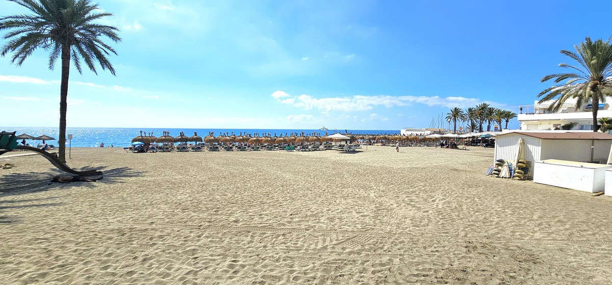 3 Bed Apartment for sale in Marbella Costa Del Sol, Málaga, Spain