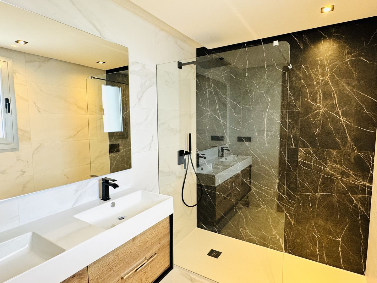2 Bed Apartment for sale in San Pedro De Alcántara Costa Del Sol, Málaga, Spain