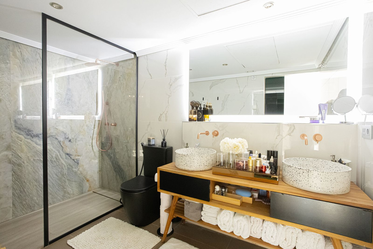 4 Bed Apartment for sale in Benahavís Costa Del Sol, Málaga, Spain