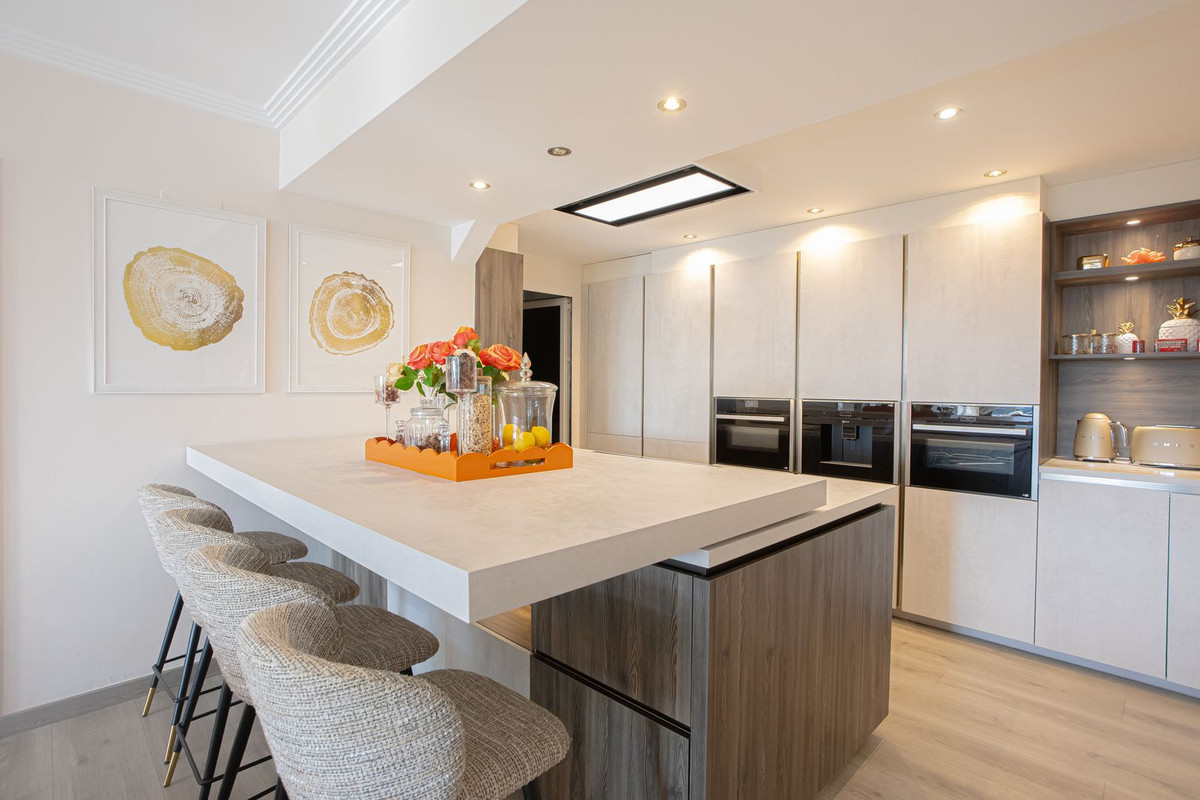 4 Bed Apartment for sale in Benahavís Costa Del Sol, Málaga, Spain